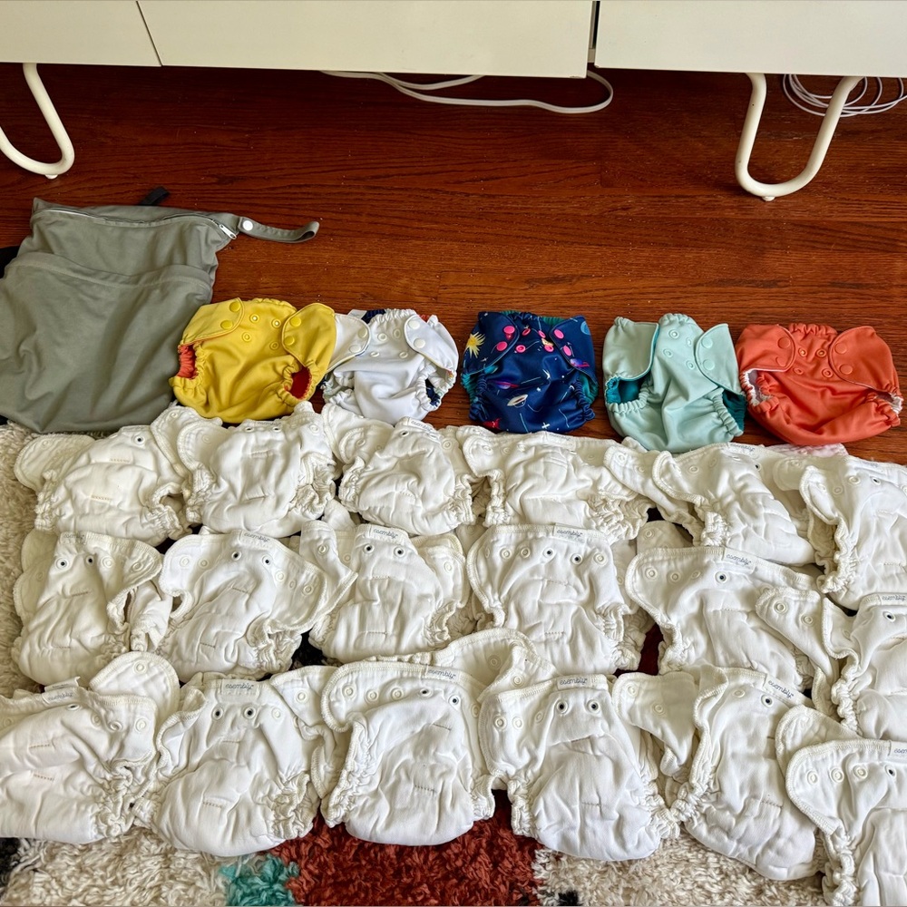 Esembly Size 1 Cloth Diaper Bundle - 18 Inners, 5 Outers, 2 Wet Bags